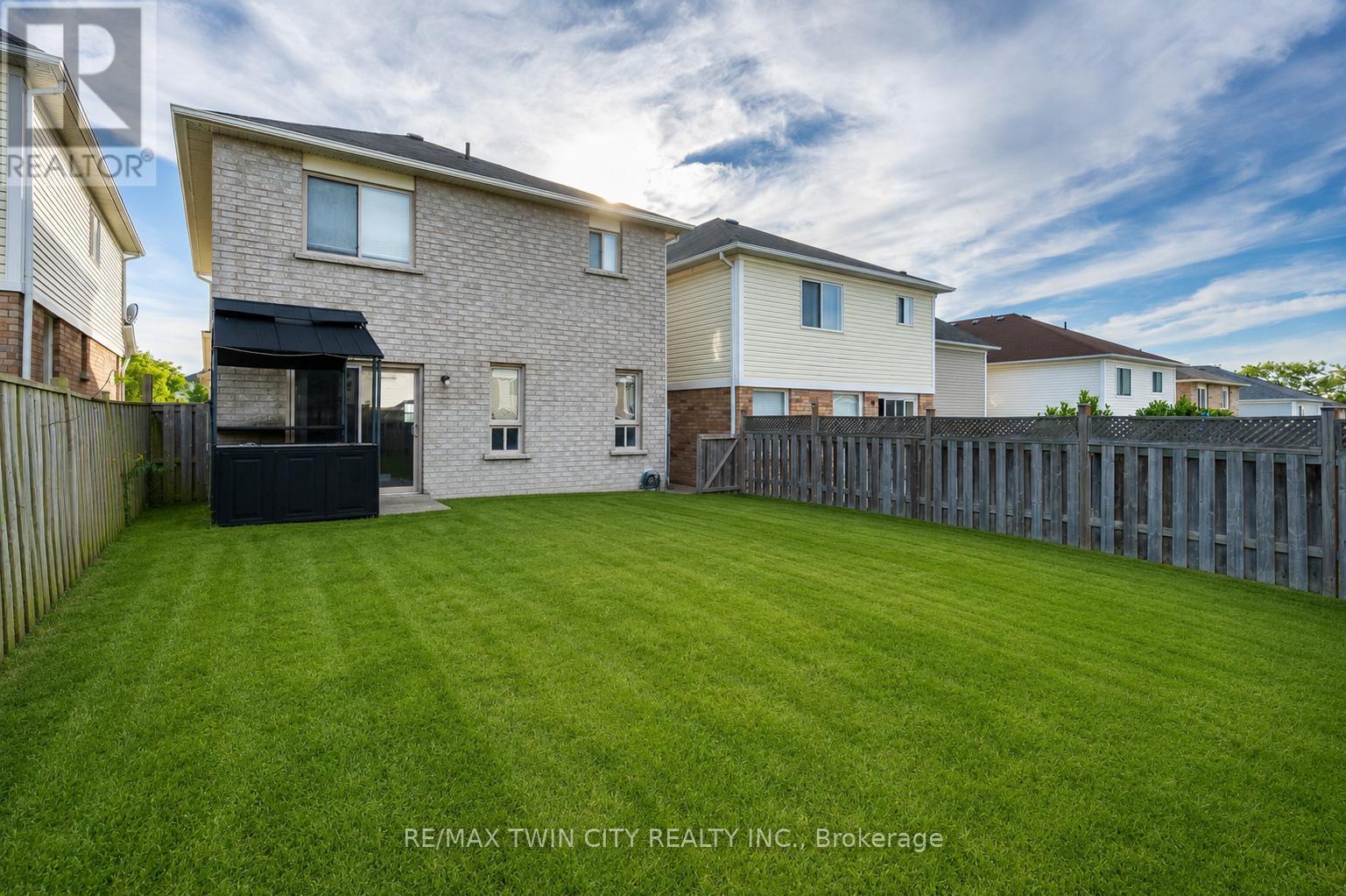 48 GRIFFITHS AVENUE - 27