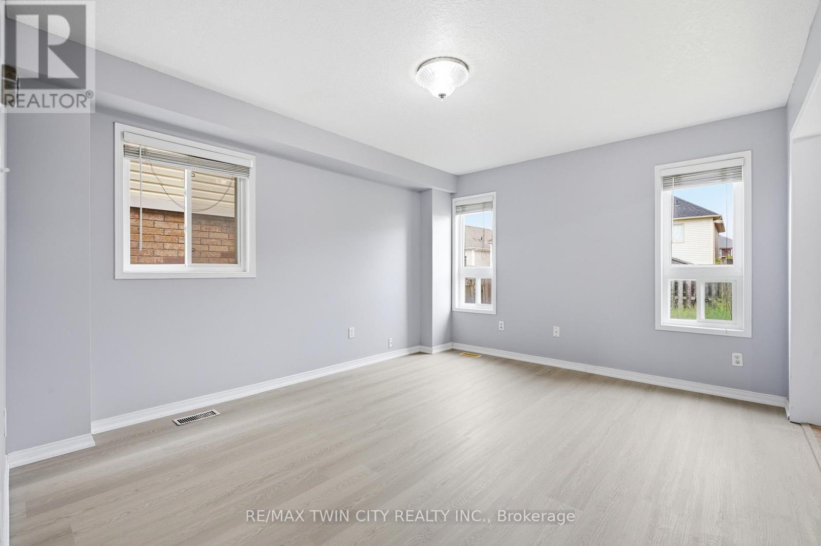 48 GRIFFITHS AVENUE - 9