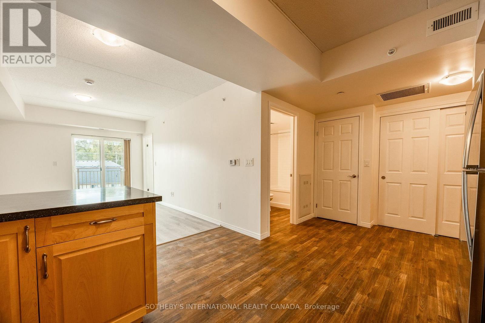 #502 155 WATER STREET S - 11