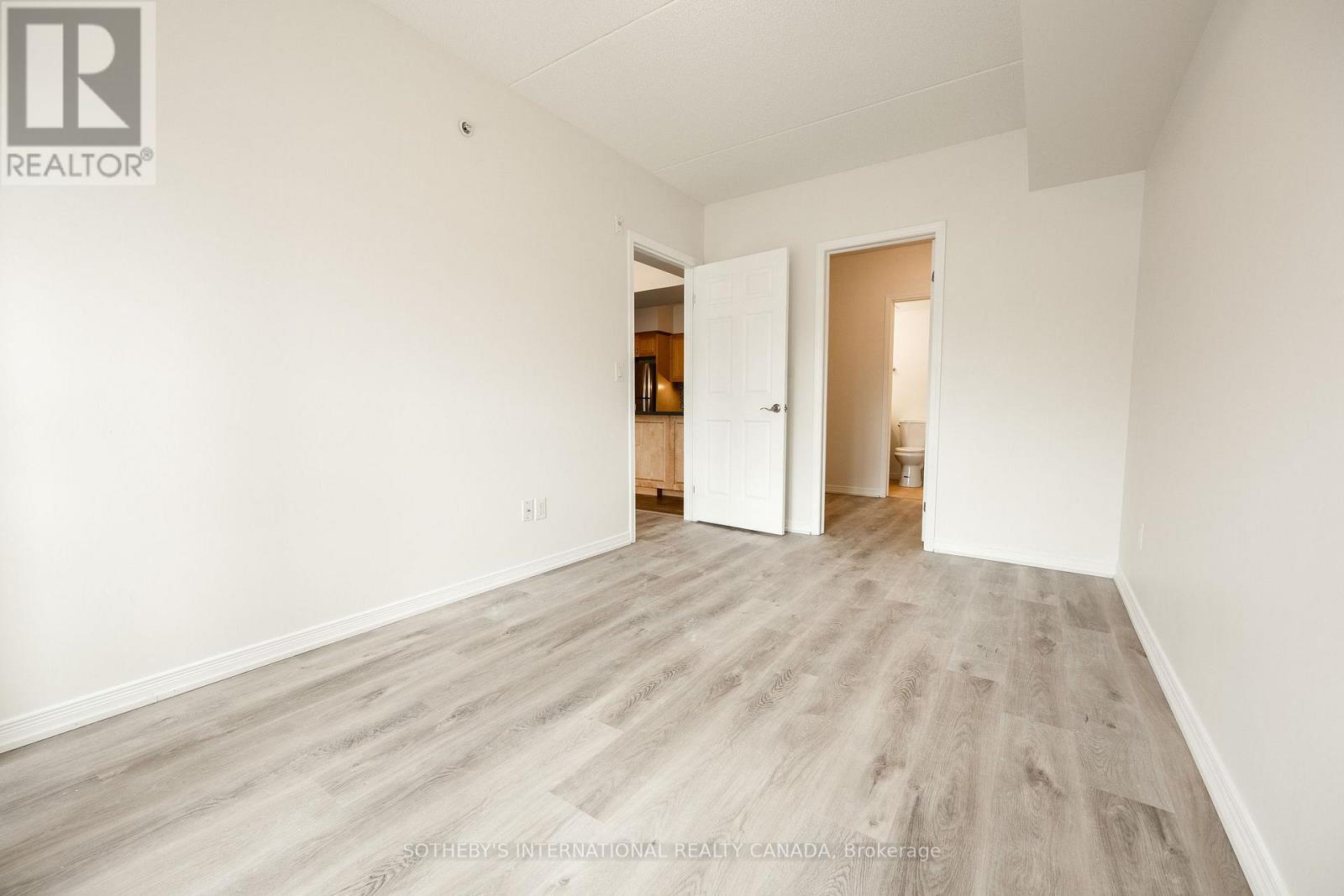 #502 155 WATER STREET S - 16