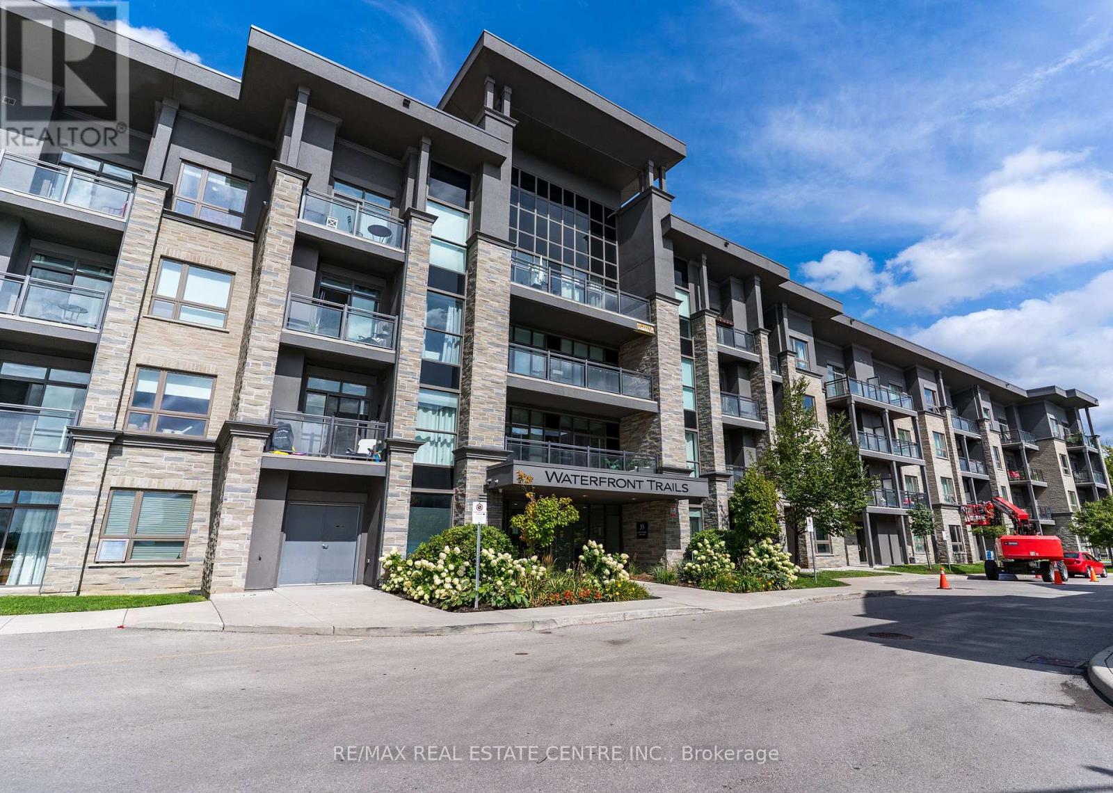 #413 35 SOUTHSHORE CRESCENT - 32