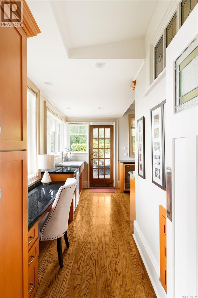  318 Newport Avenue, Oak Bay