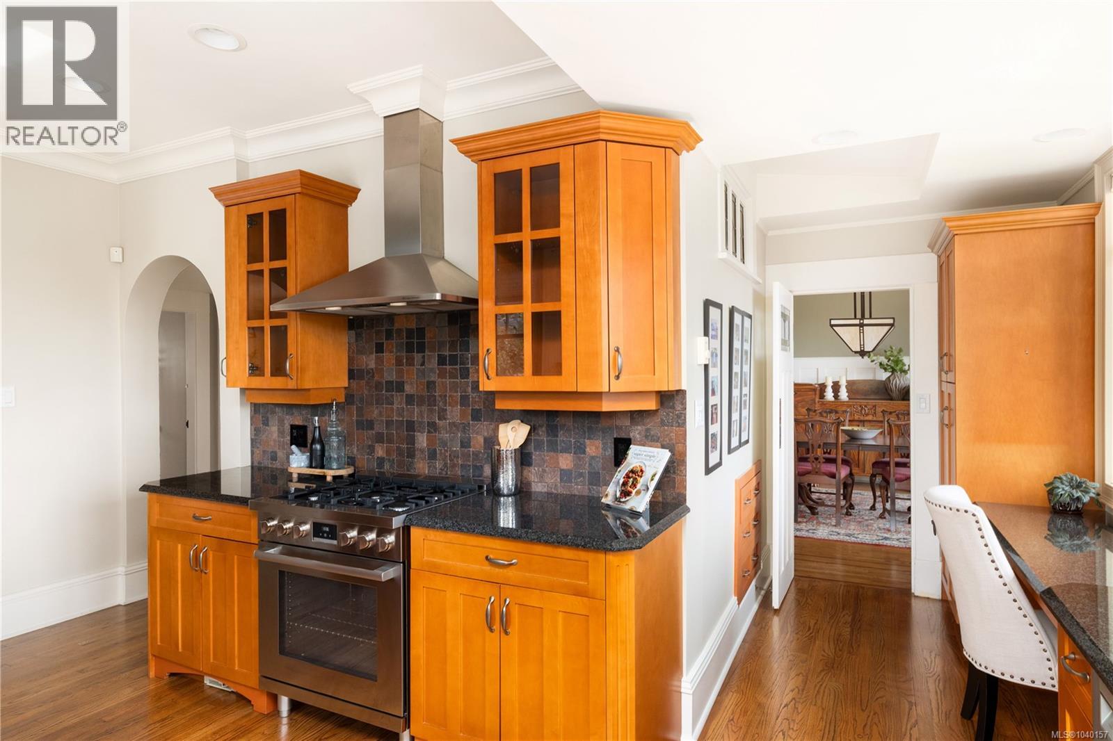  318 Newport Avenue, Oak Bay