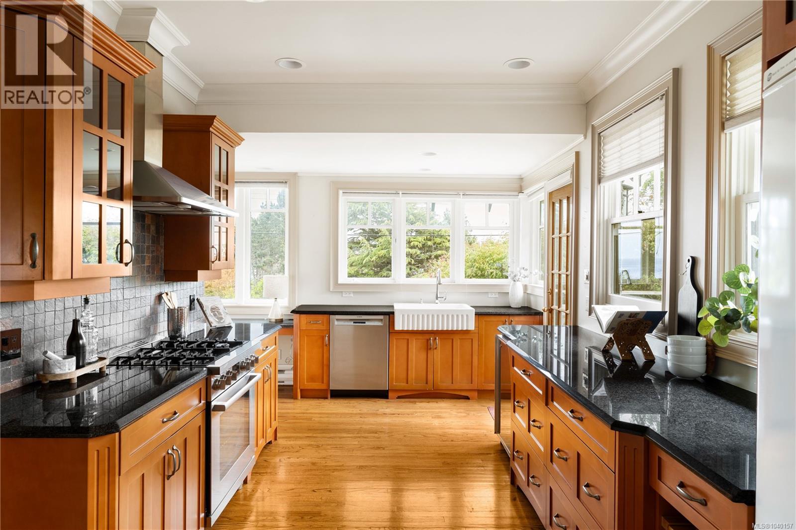  318 Newport Avenue, Oak Bay