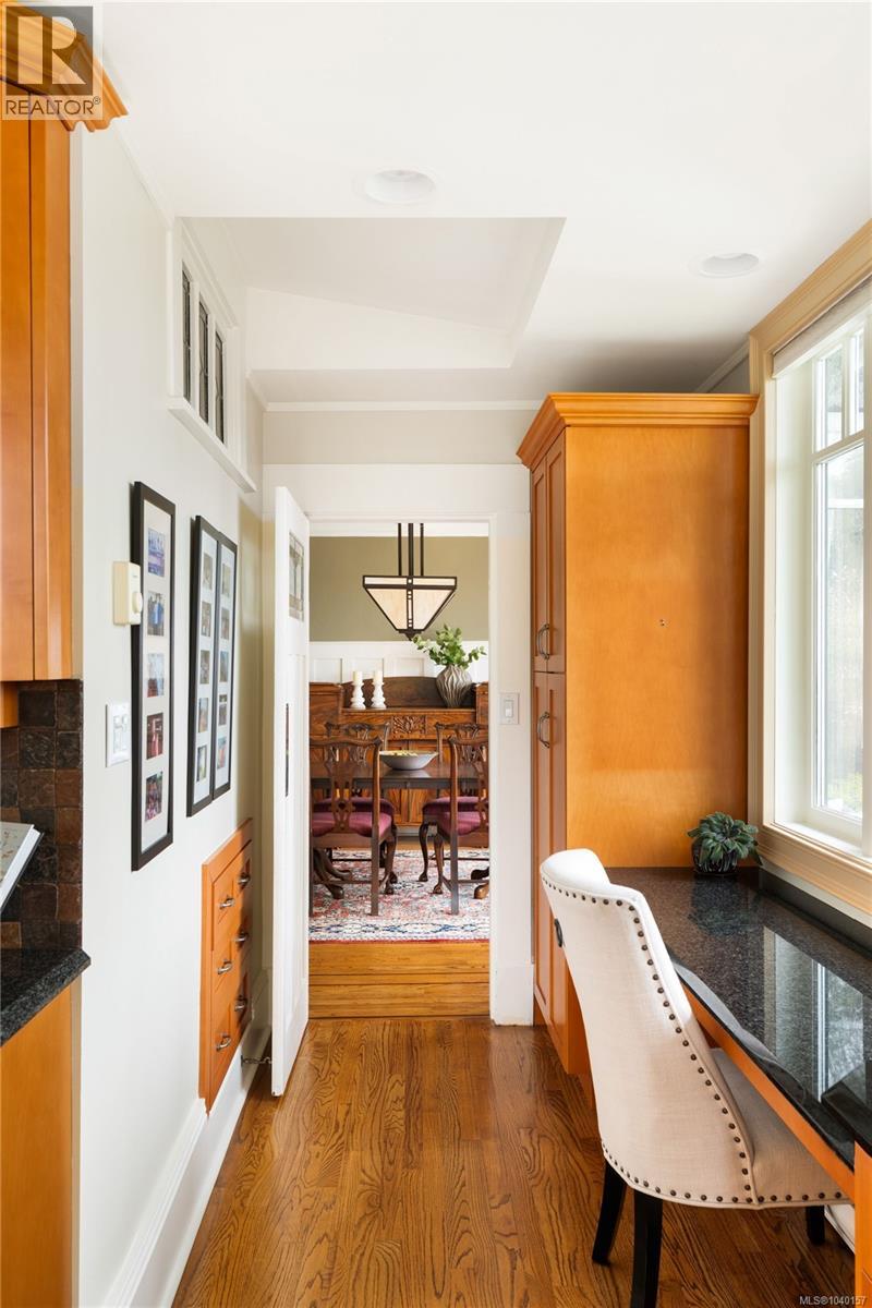 318 Newport Avenue, Oak Bay