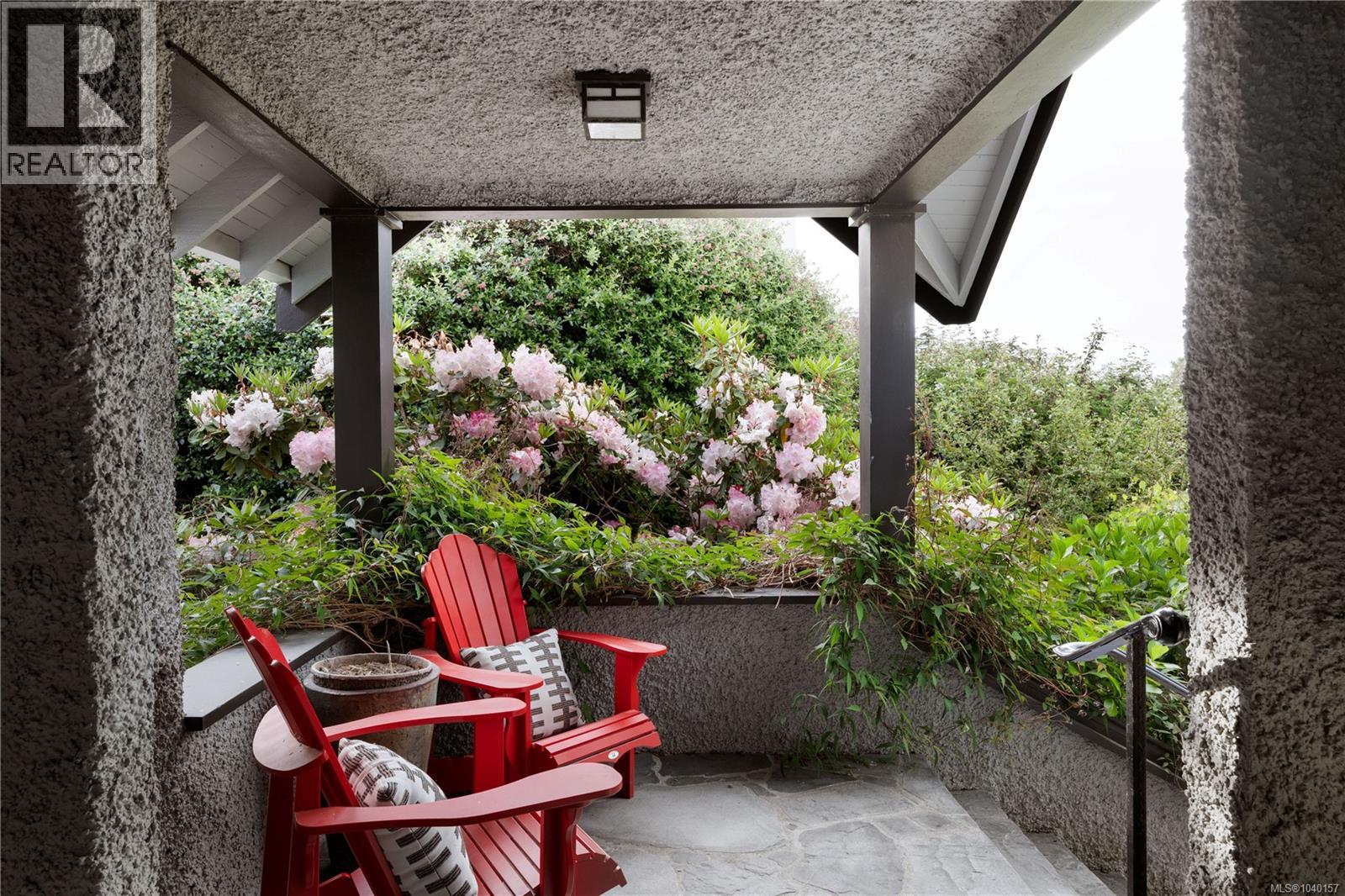  318 Newport Avenue, Oak Bay