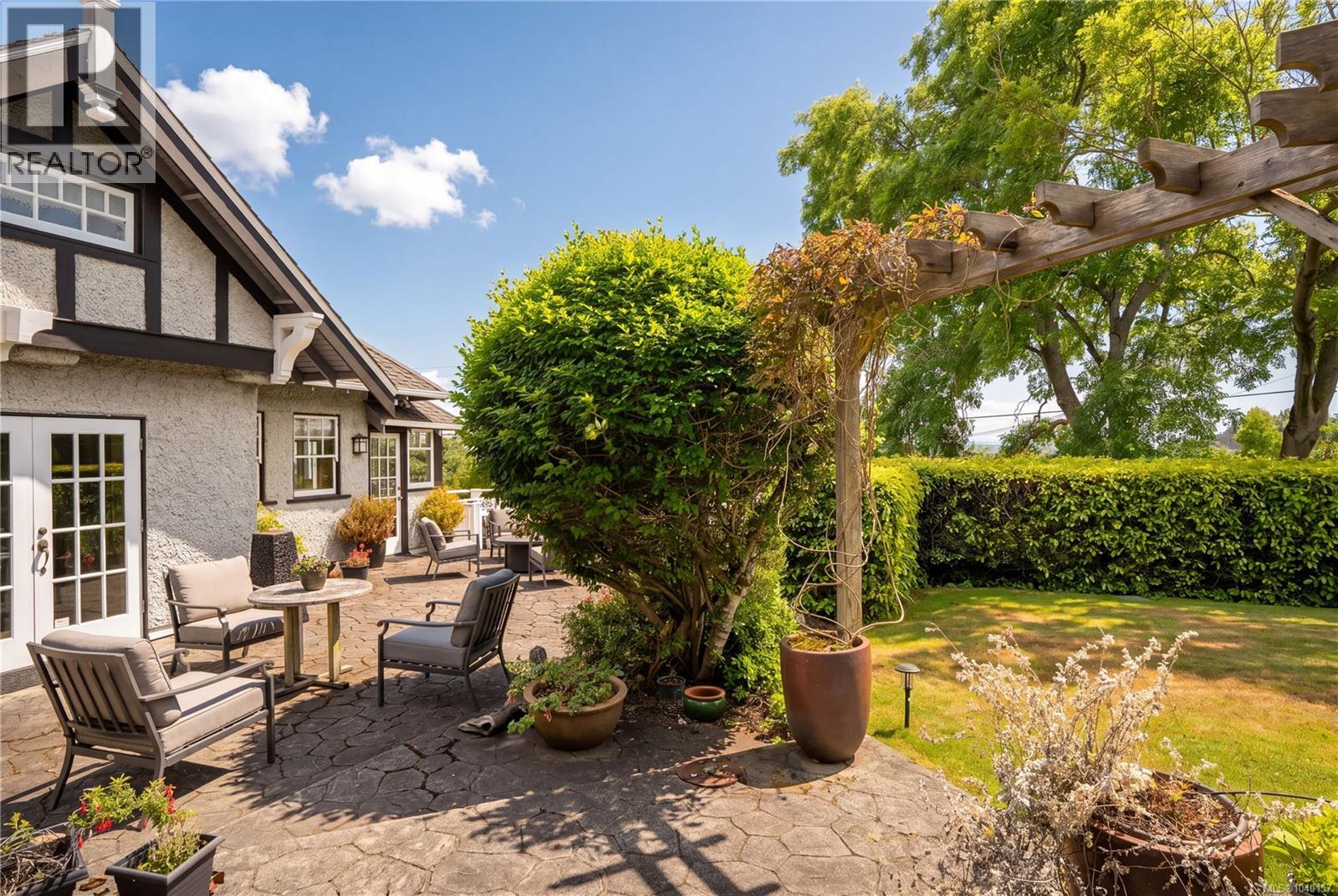  318 Newport Avenue, Oak Bay