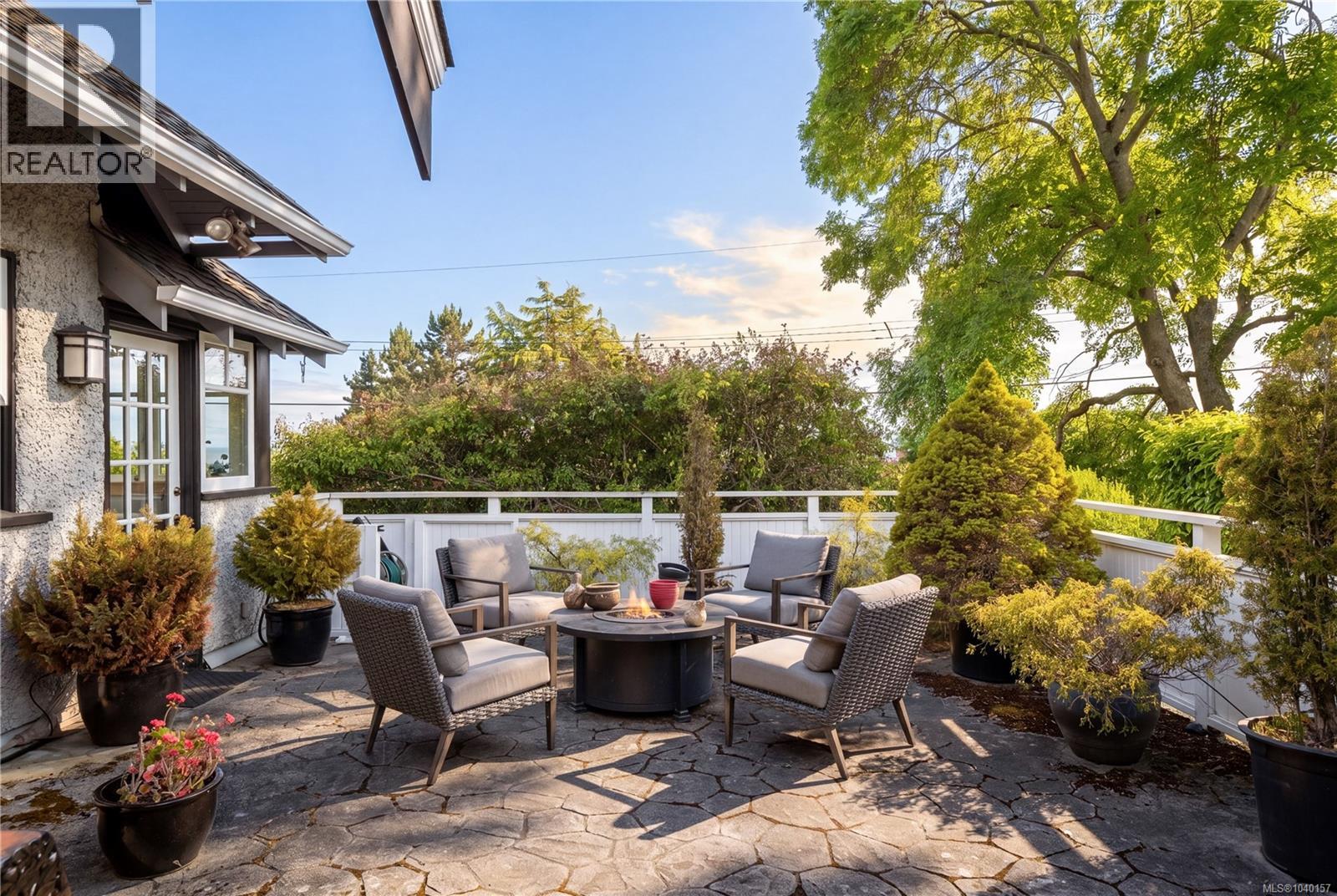  318 Newport Avenue, Oak Bay