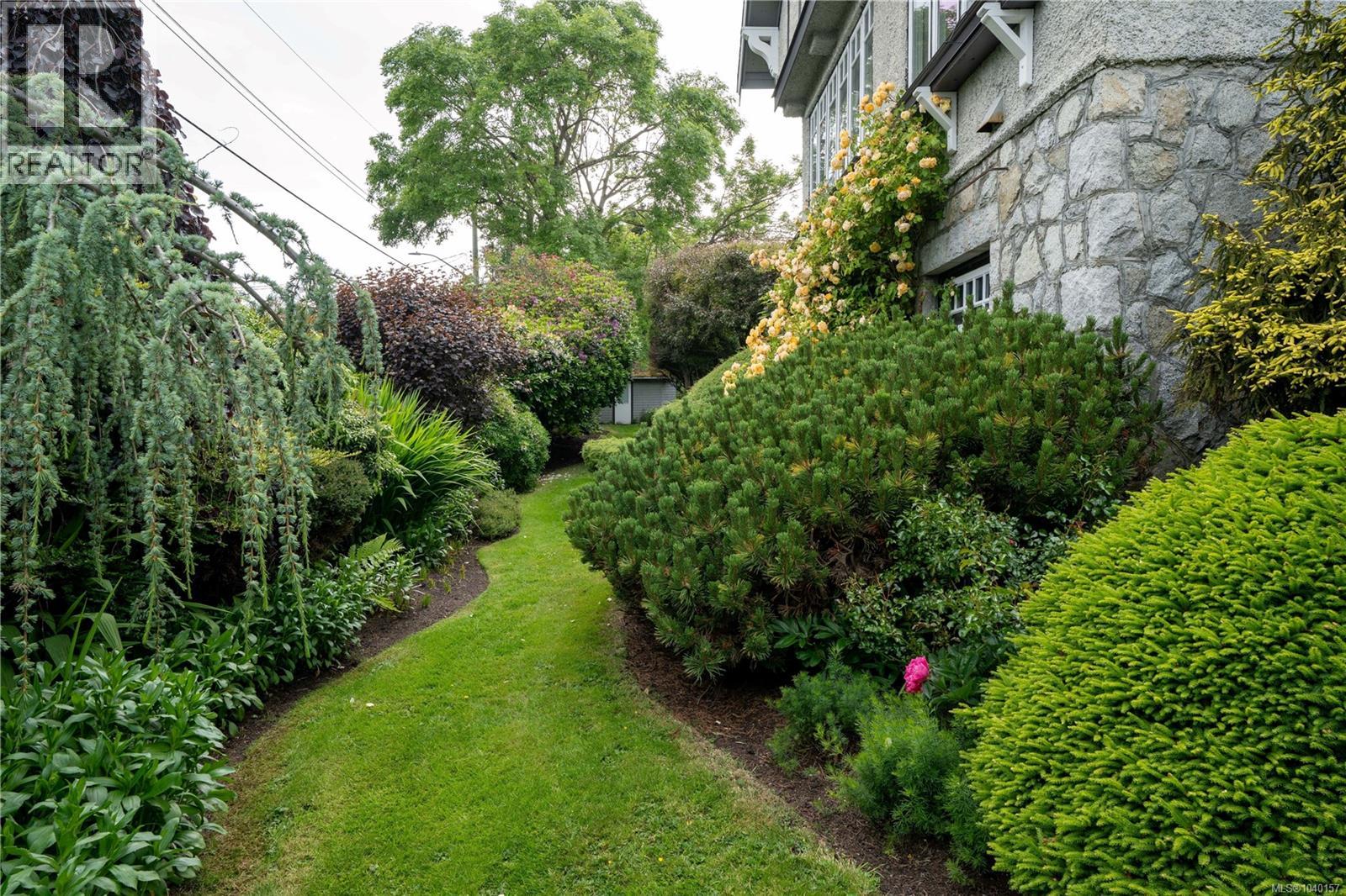  318 Newport Avenue, Oak Bay