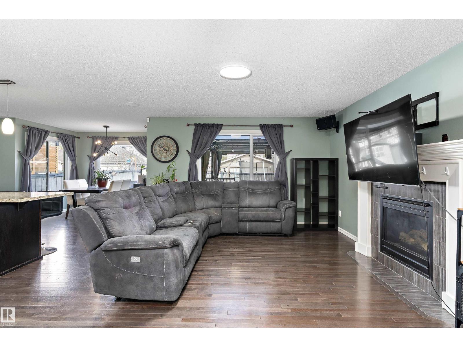 1332 72 ST SW - 3