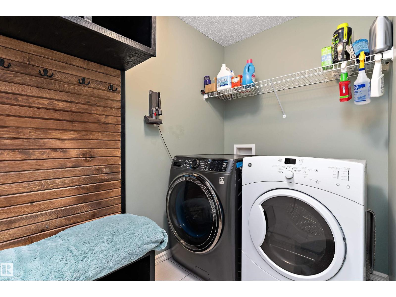 1332 72 ST SW - 16