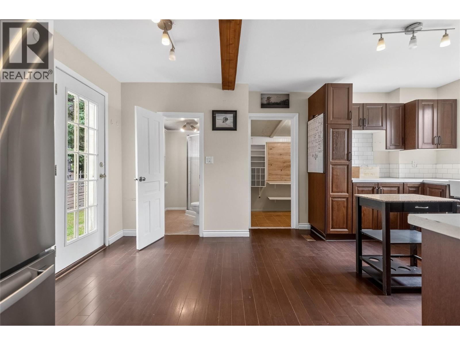 391 6TH Avenue - 28