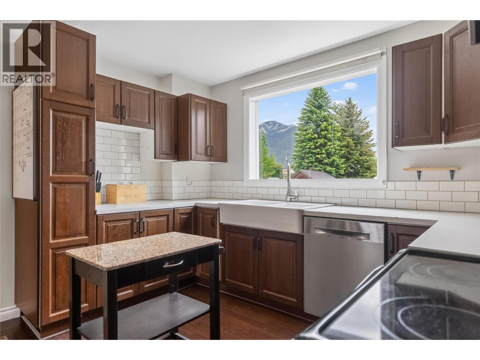 391 6TH Avenue - Image 3