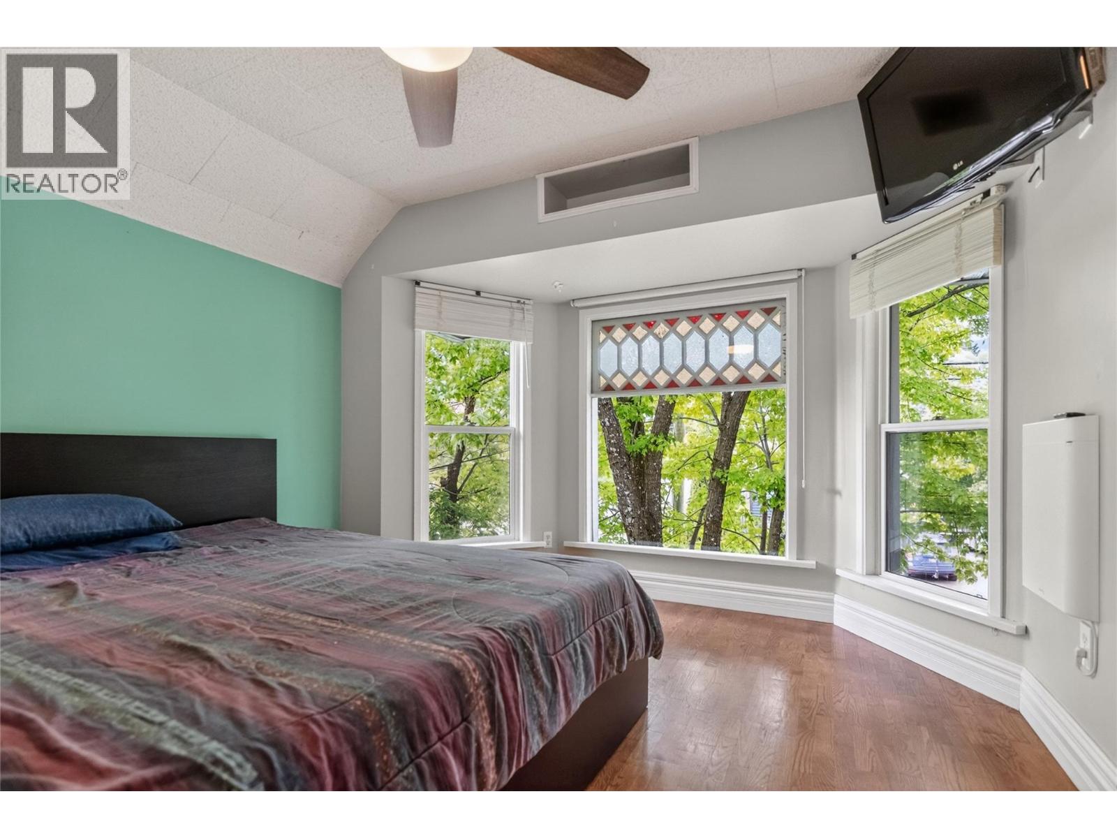 391 6TH Avenue - 39