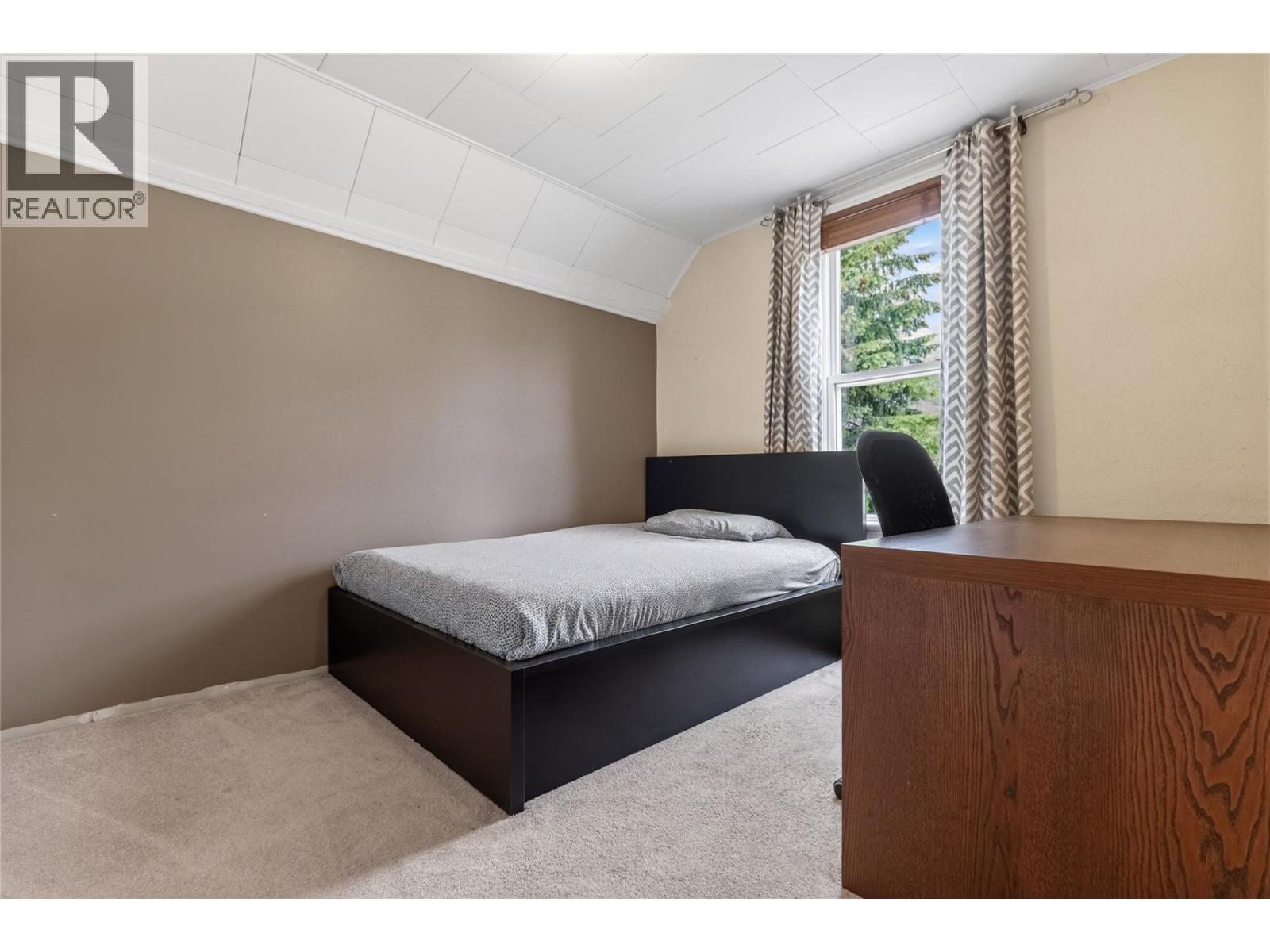 391 6TH Avenue - 52