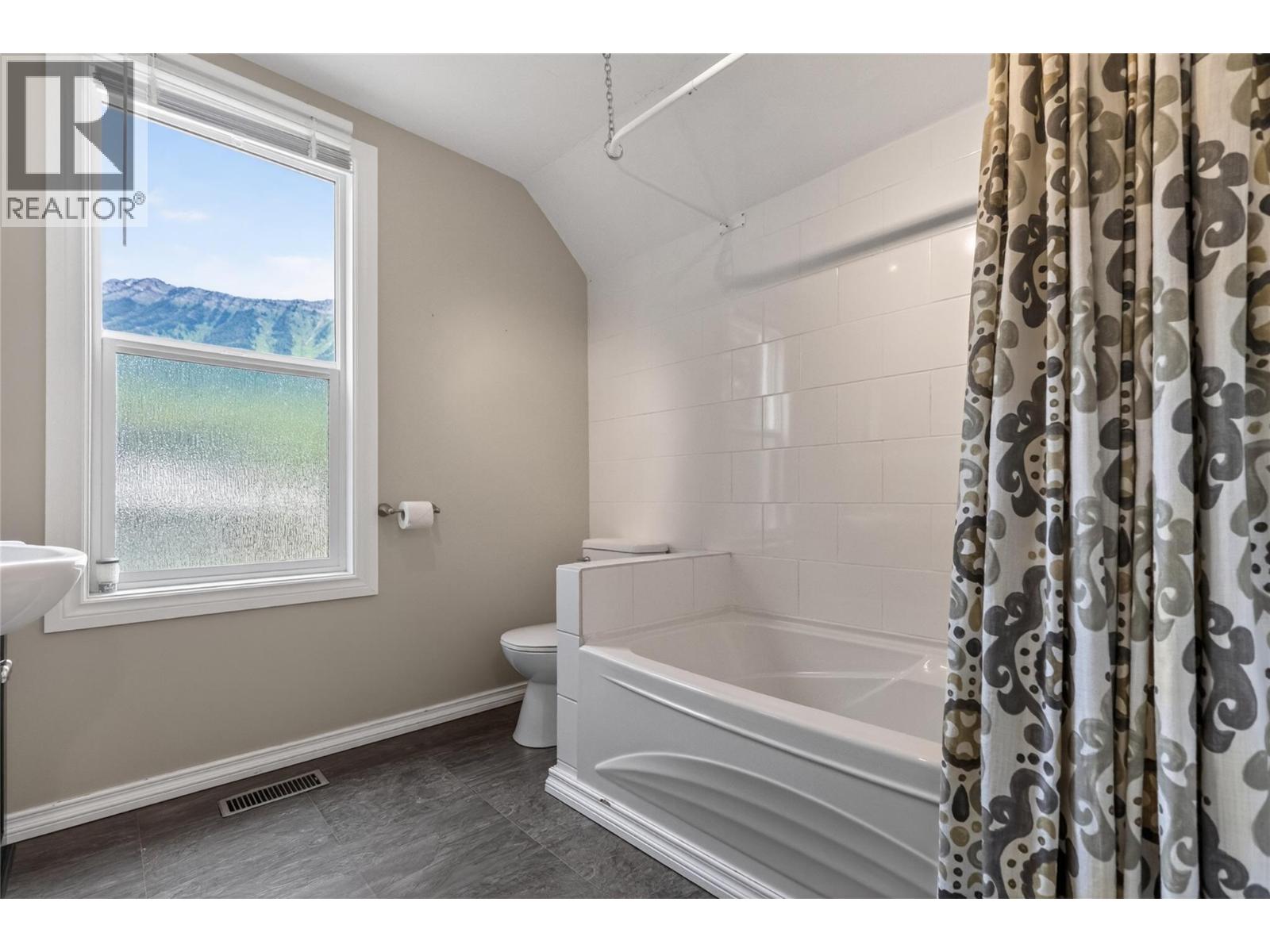 391 6TH Avenue - 56