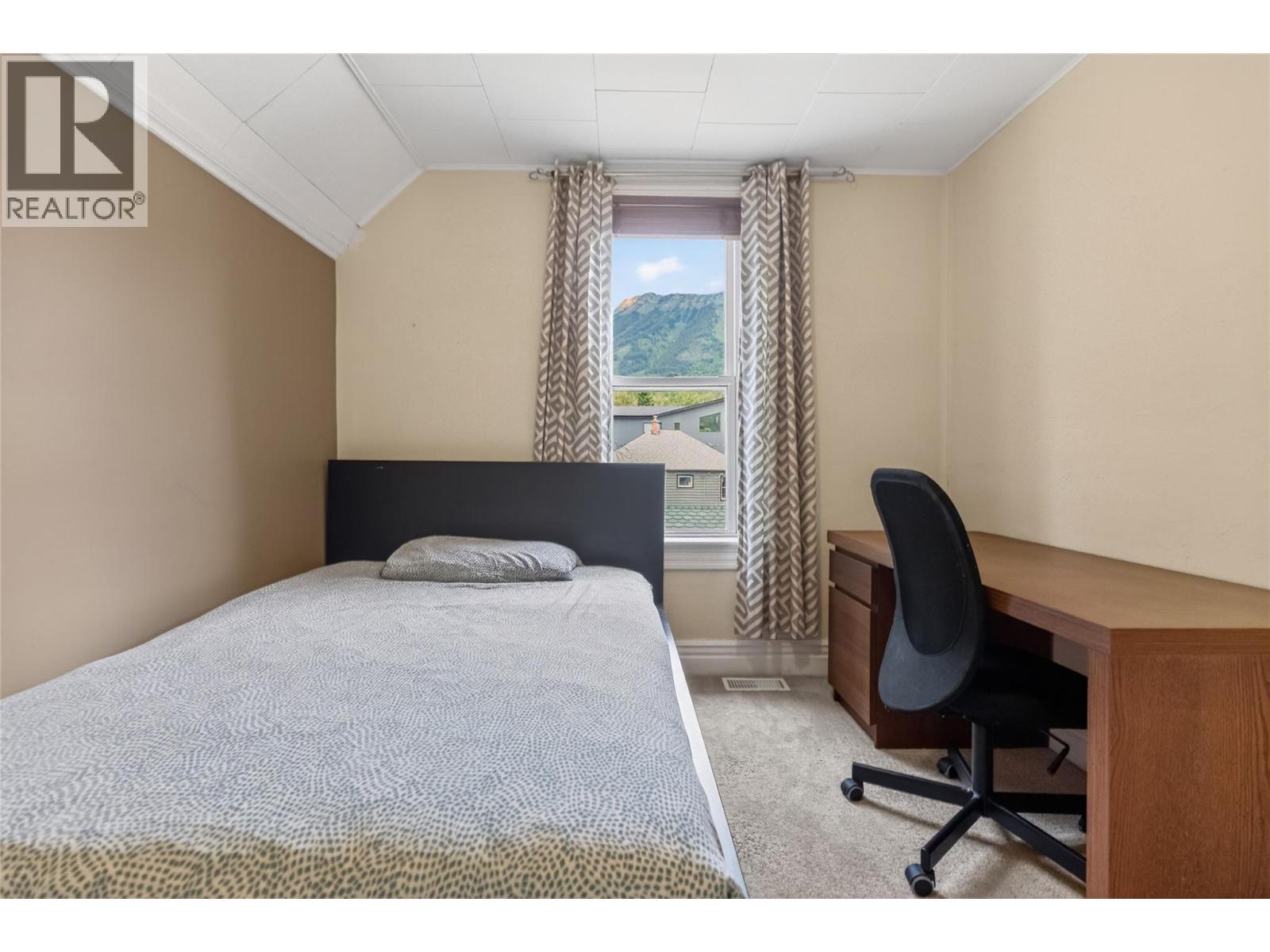 391 6TH Avenue - 53