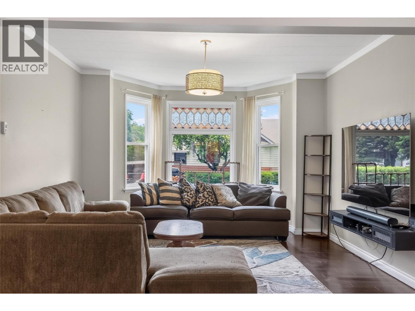 391 6TH Avenue - Image 2