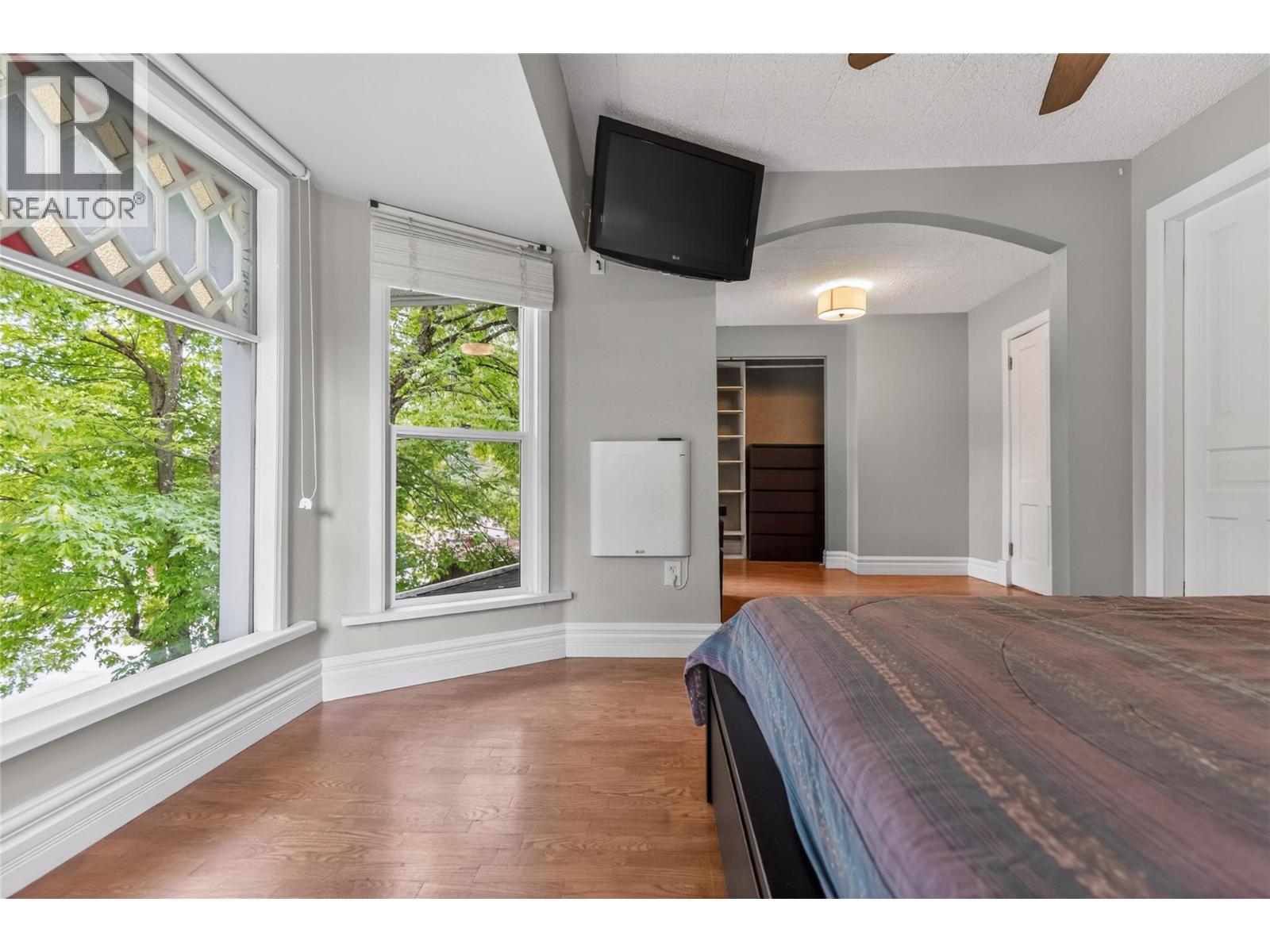 391 6TH Avenue - 42