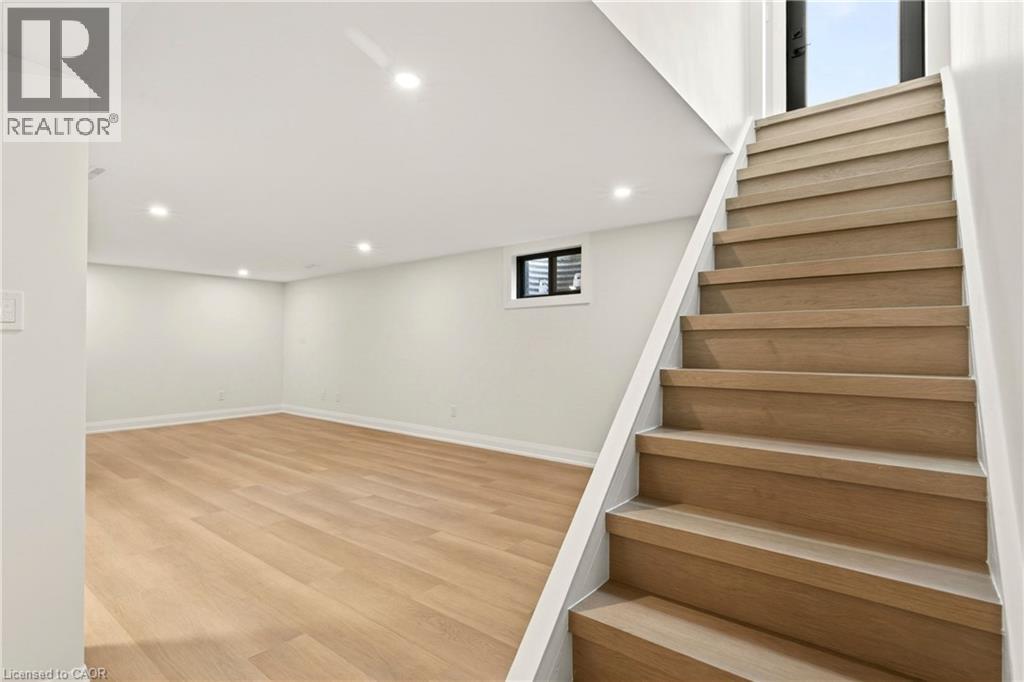371 ROBINA Road - 35