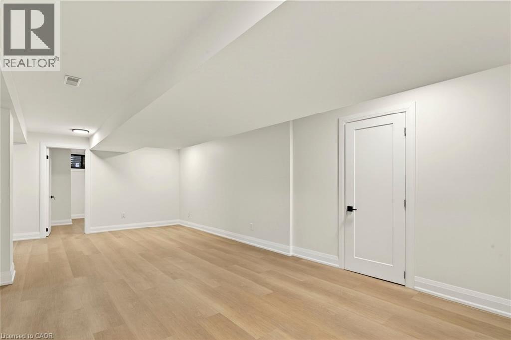 371 ROBINA Road - 39