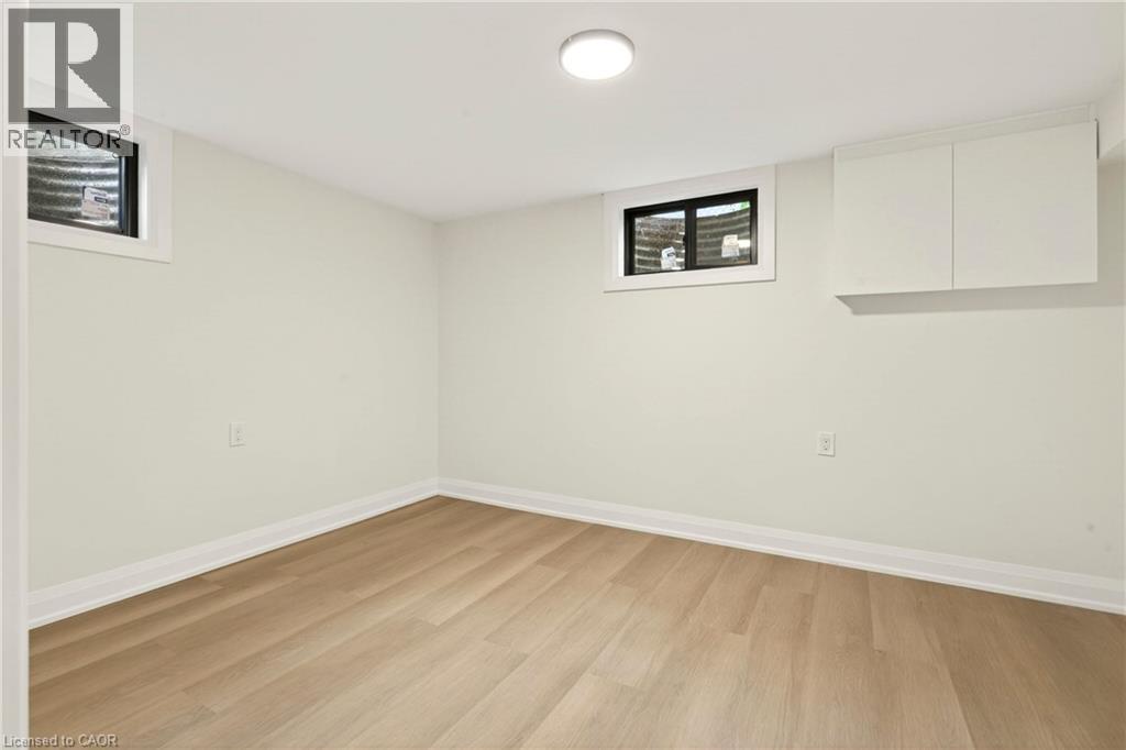 371 ROBINA Road - 42
