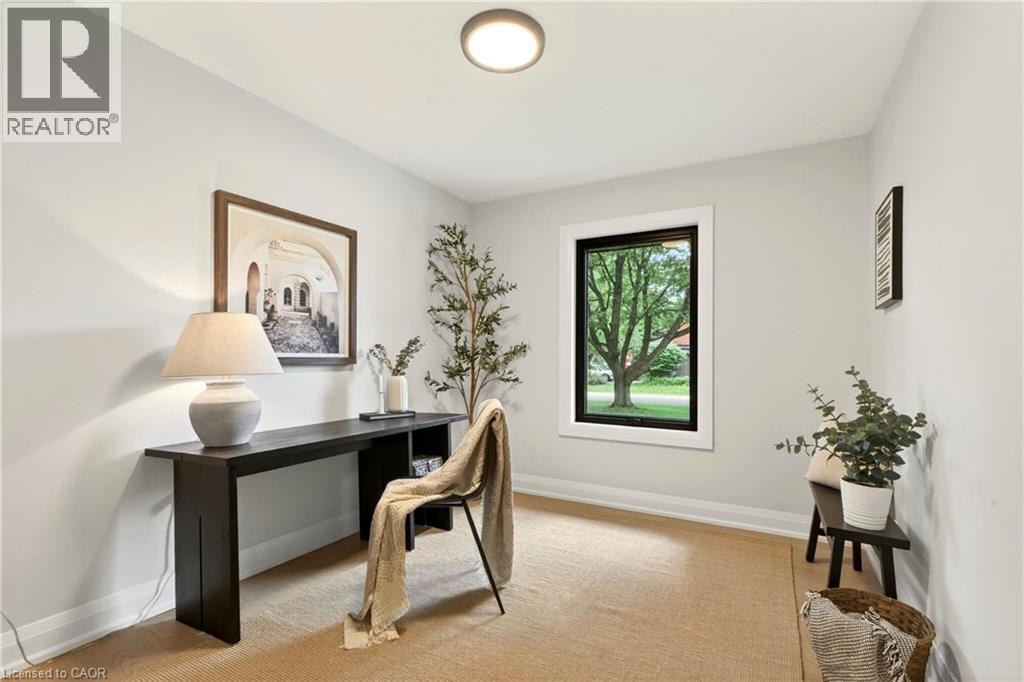 371 ROBINA Road - 32