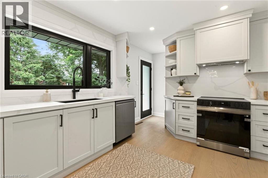 371 ROBINA Road - 16