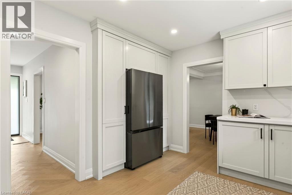 371 ROBINA Road - 19