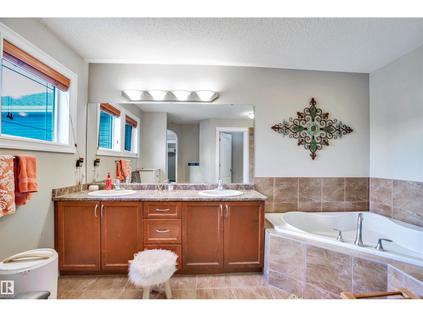 10114 93 Street Morinville ST - 40