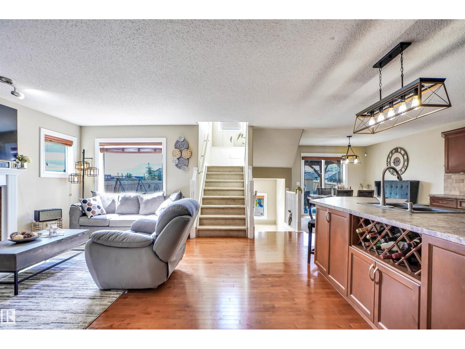10114 93 Street Morinville ST - 9