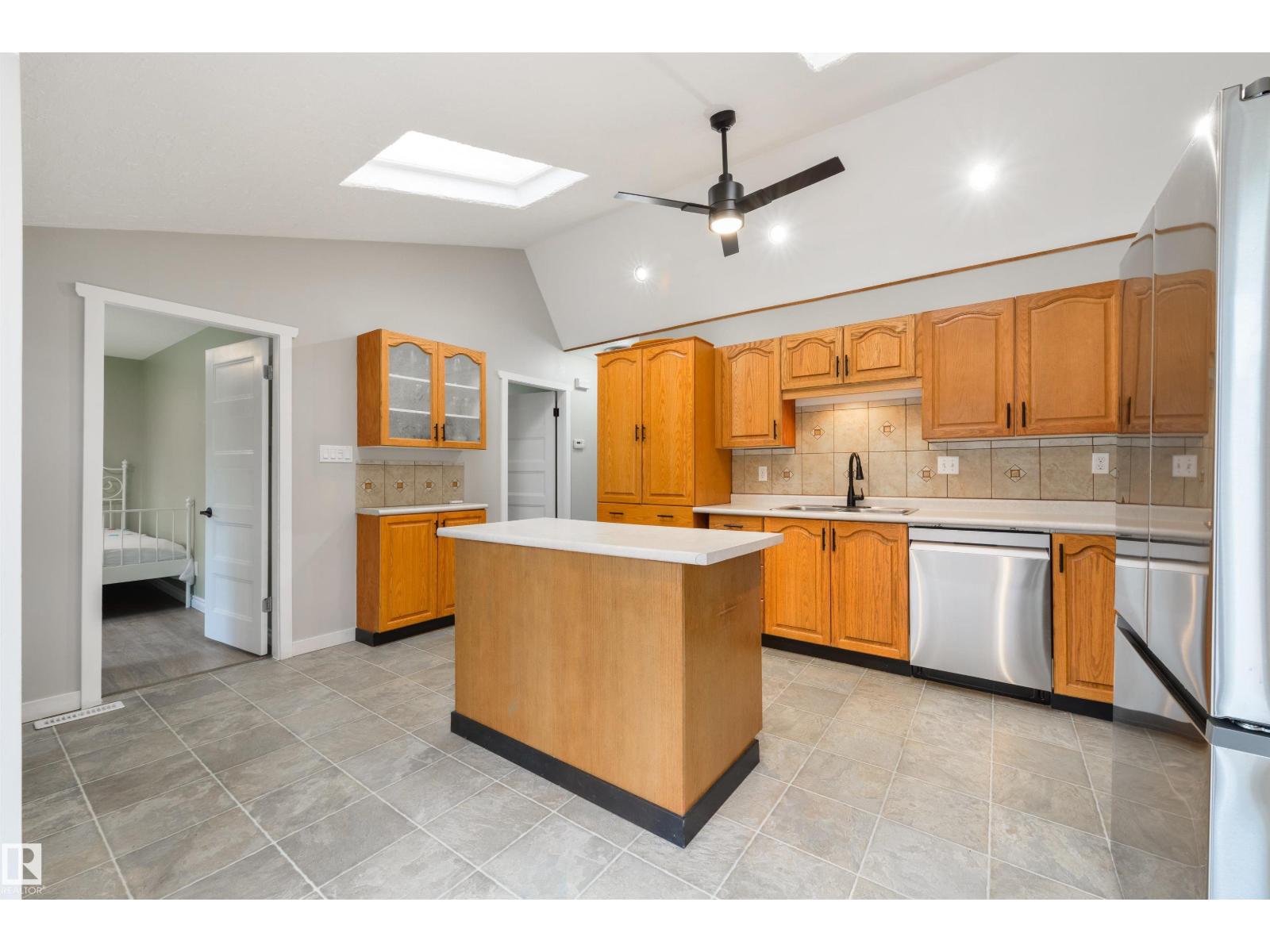 3 BENTON ST - 10