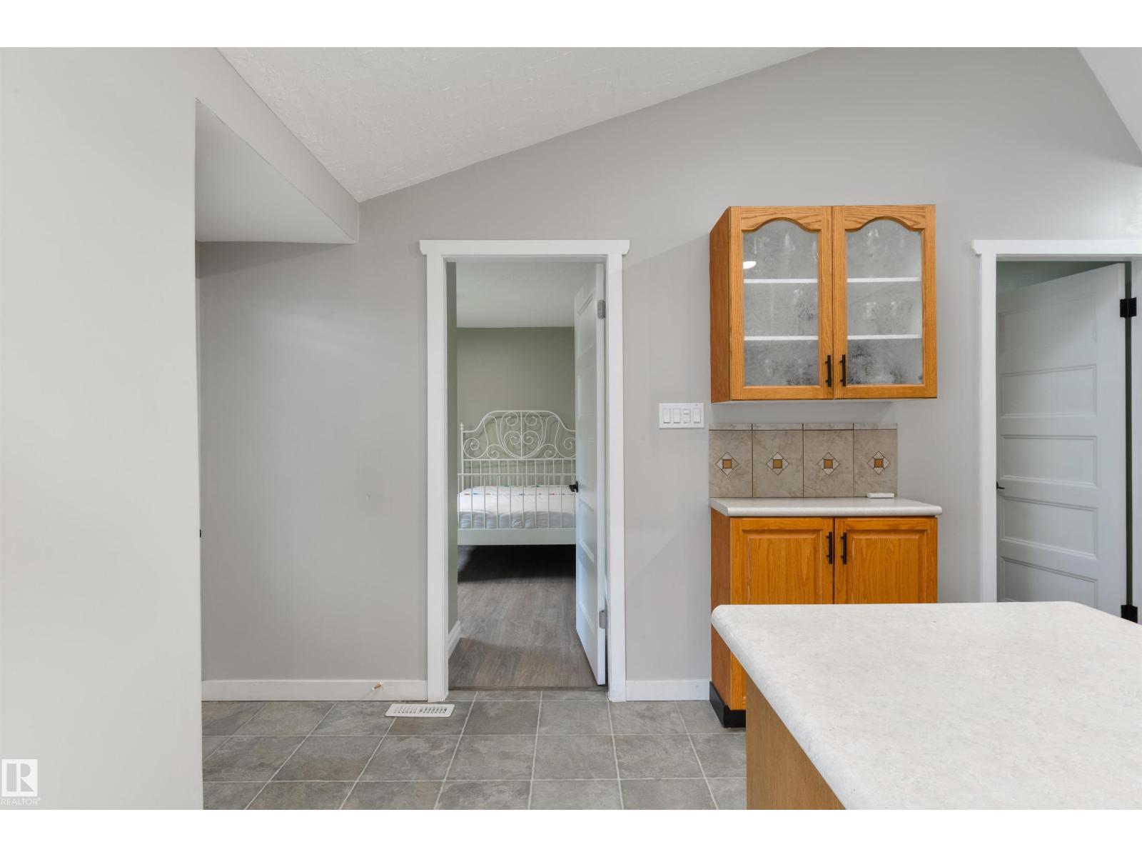 3 BENTON ST - 15