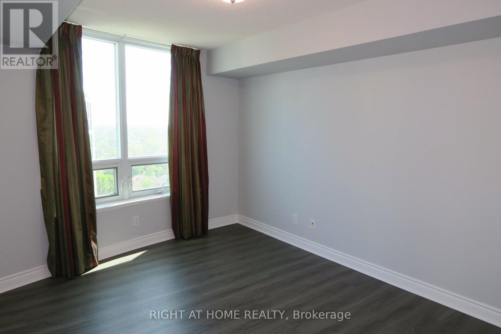 #1505 15 GREENVIEW AVENUE - 21