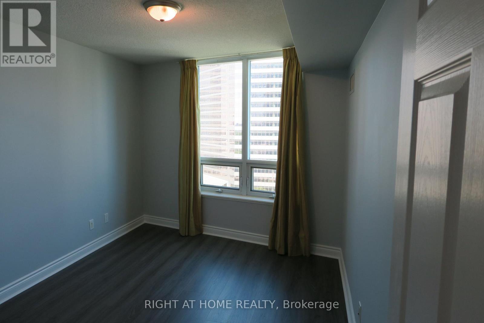 #1505 15 GREENVIEW AVENUE - 25