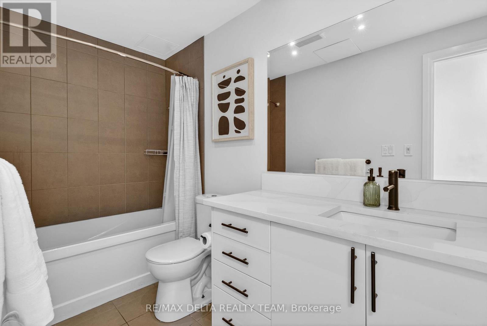 #307 1035 BANK STREET - 23