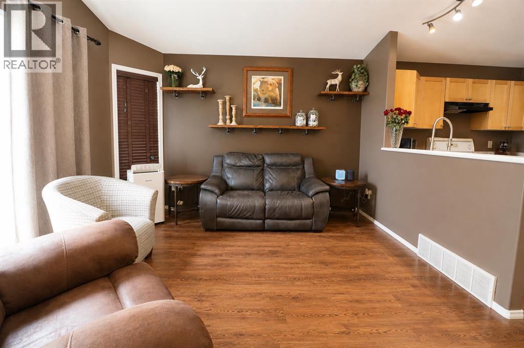8818 65 Avenue - photo 3