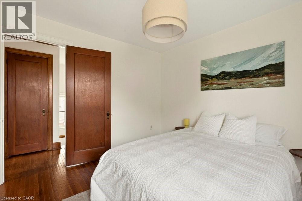 66 EDGEMONT Street S - Image 33