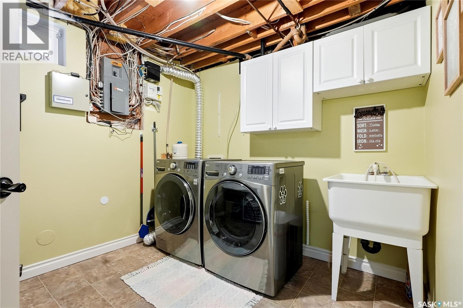 328 Carleton DRIVE — photo 40