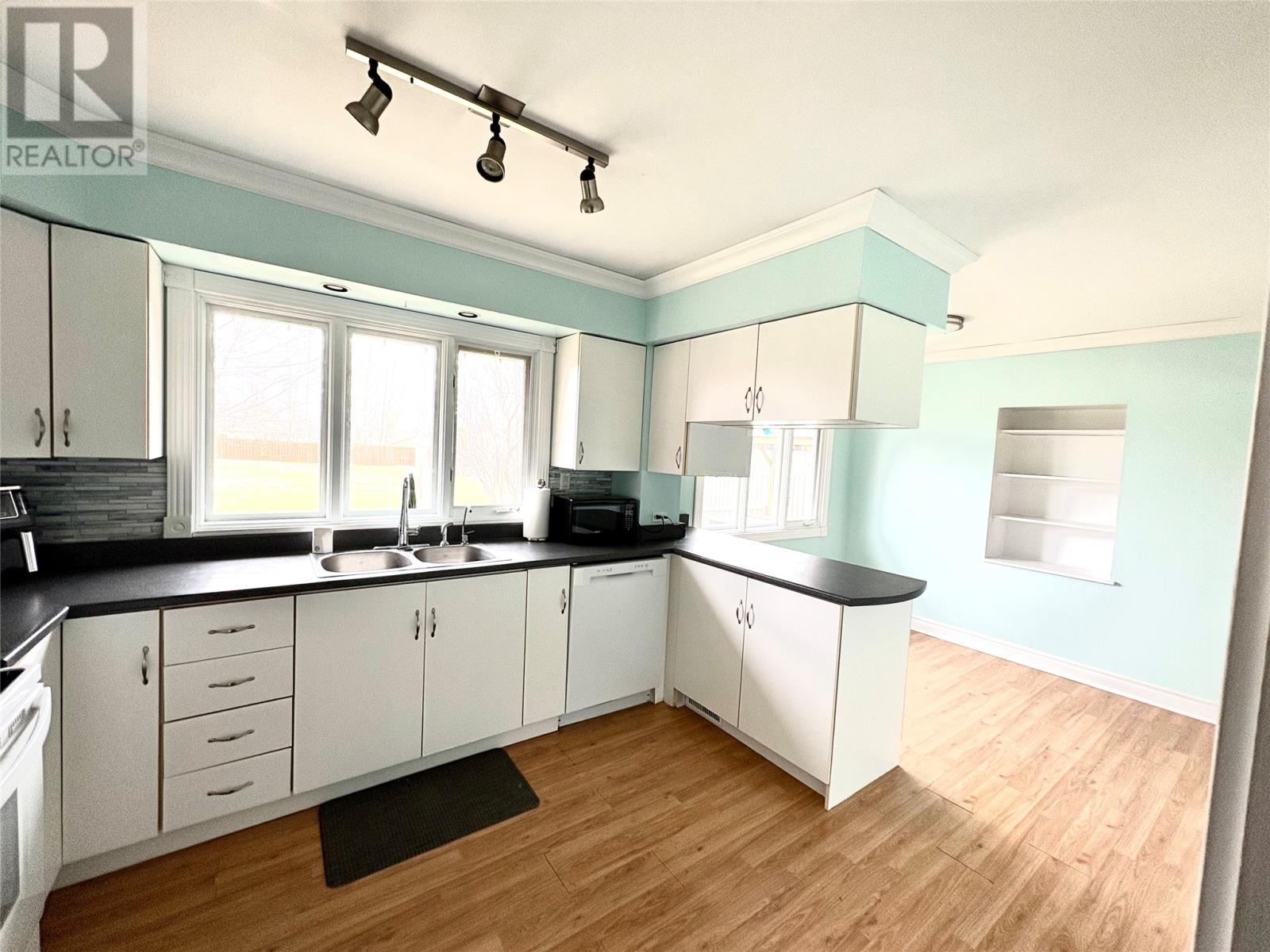 305 Gilbert Avenue thumbnail 3