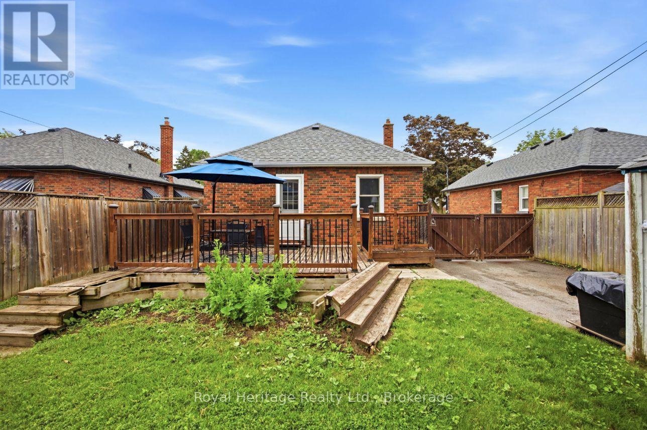96 OAKES AVENUE - 32
