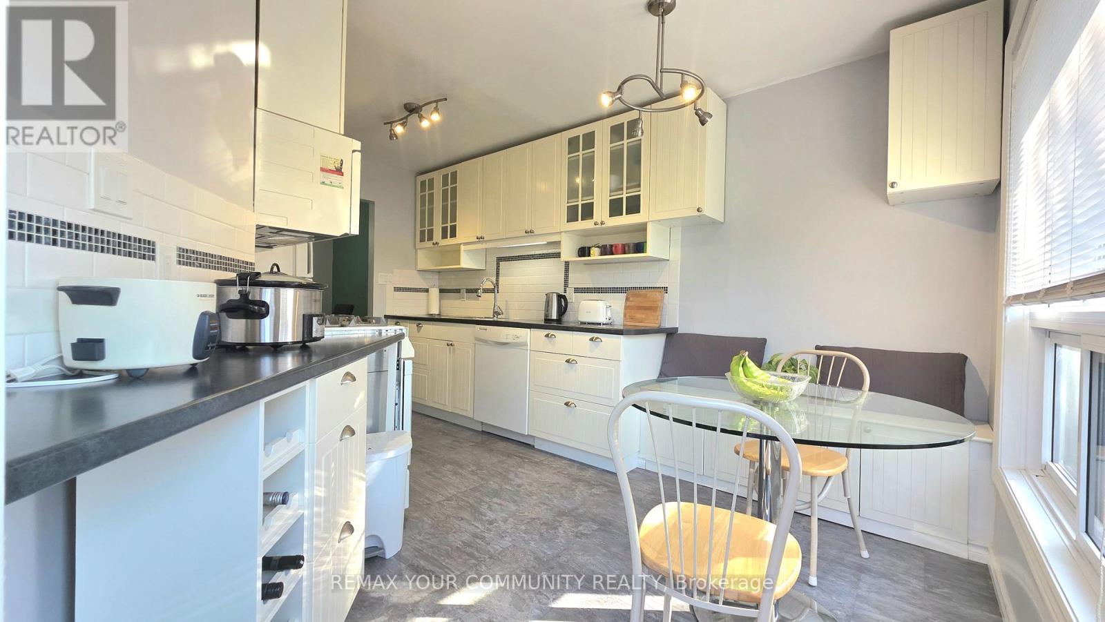 #19 210 HIGHLAND CRESCENT - 11