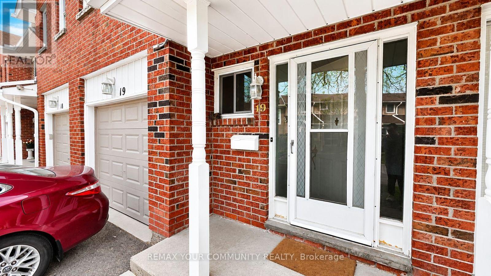 #19 210 HIGHLAND CRESCENT - 2