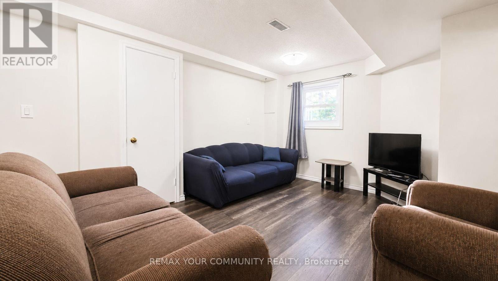 #19 210 HIGHLAND CRESCENT - 26