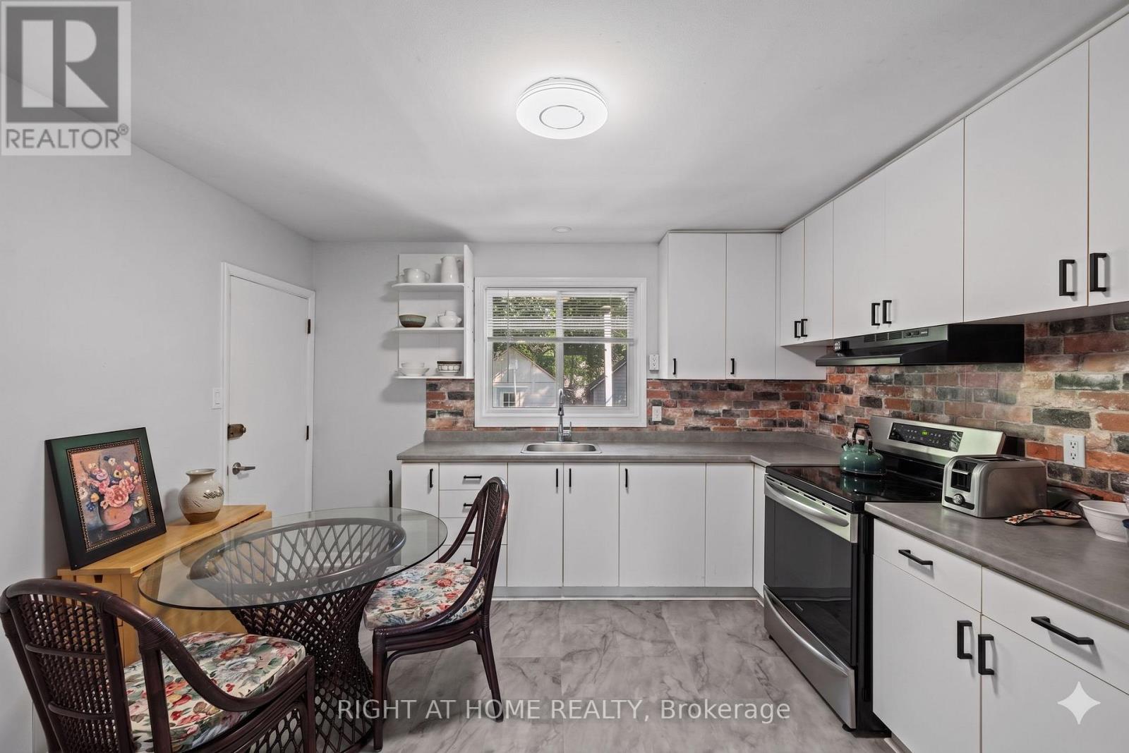 5 Bed, 3 Bath Multi-Family for Sale in Ottawa – 2709 DON STREET, Ottawa – MLS# X13434100 - Image 8