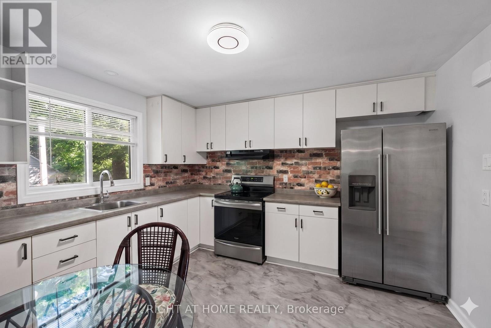 5 Bed, 3 Bath Multi-Family for Sale in Ottawa – 2709 DON STREET, Ottawa – MLS# X13434100 - Image 9