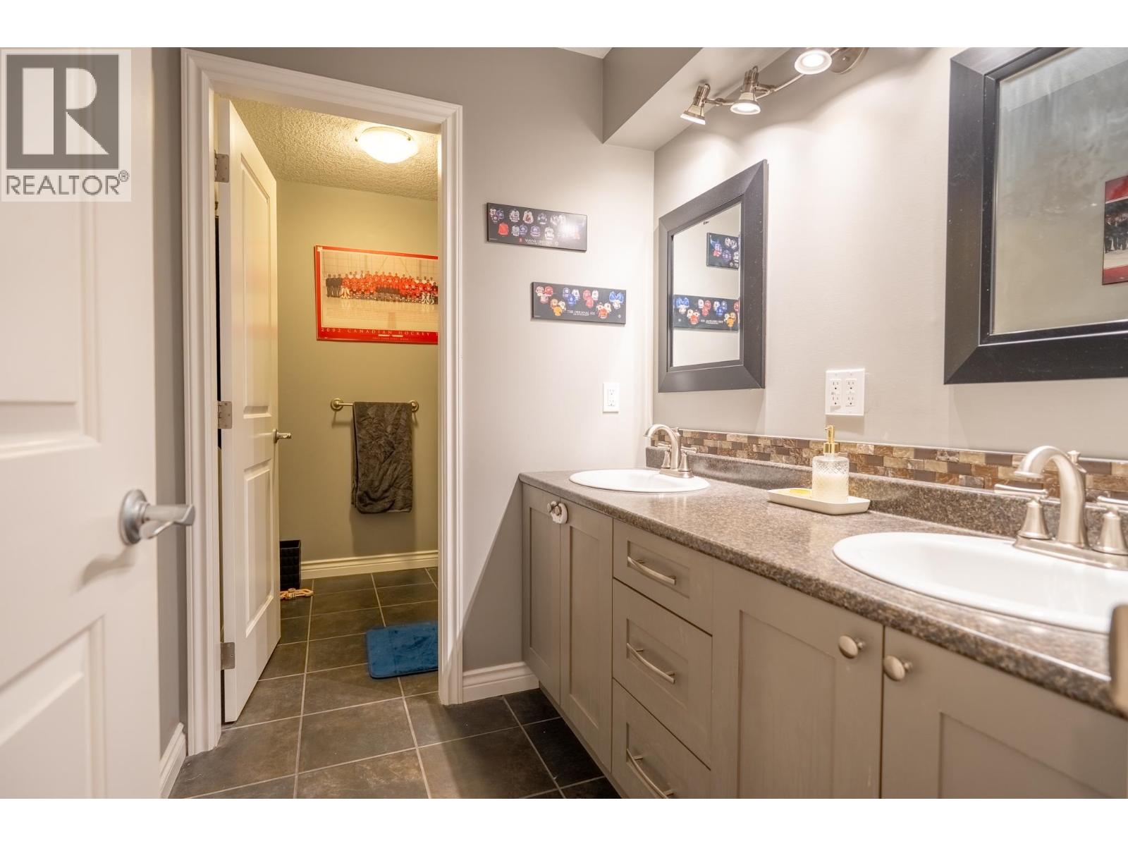 3016 RIDGEVIEW DRIVE - 25