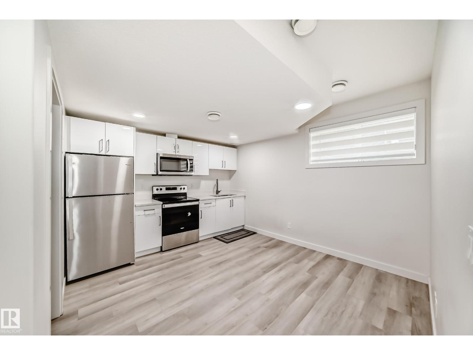9020 183 AV NW - 33
