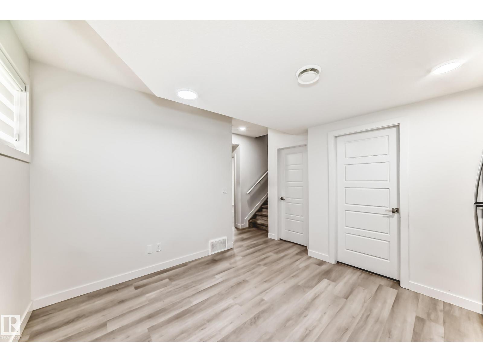 9020 183 AV NW - 35