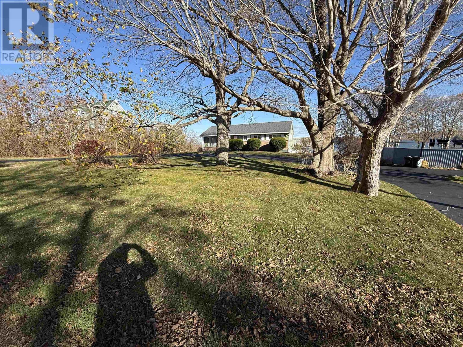 42 Montague Row - 12